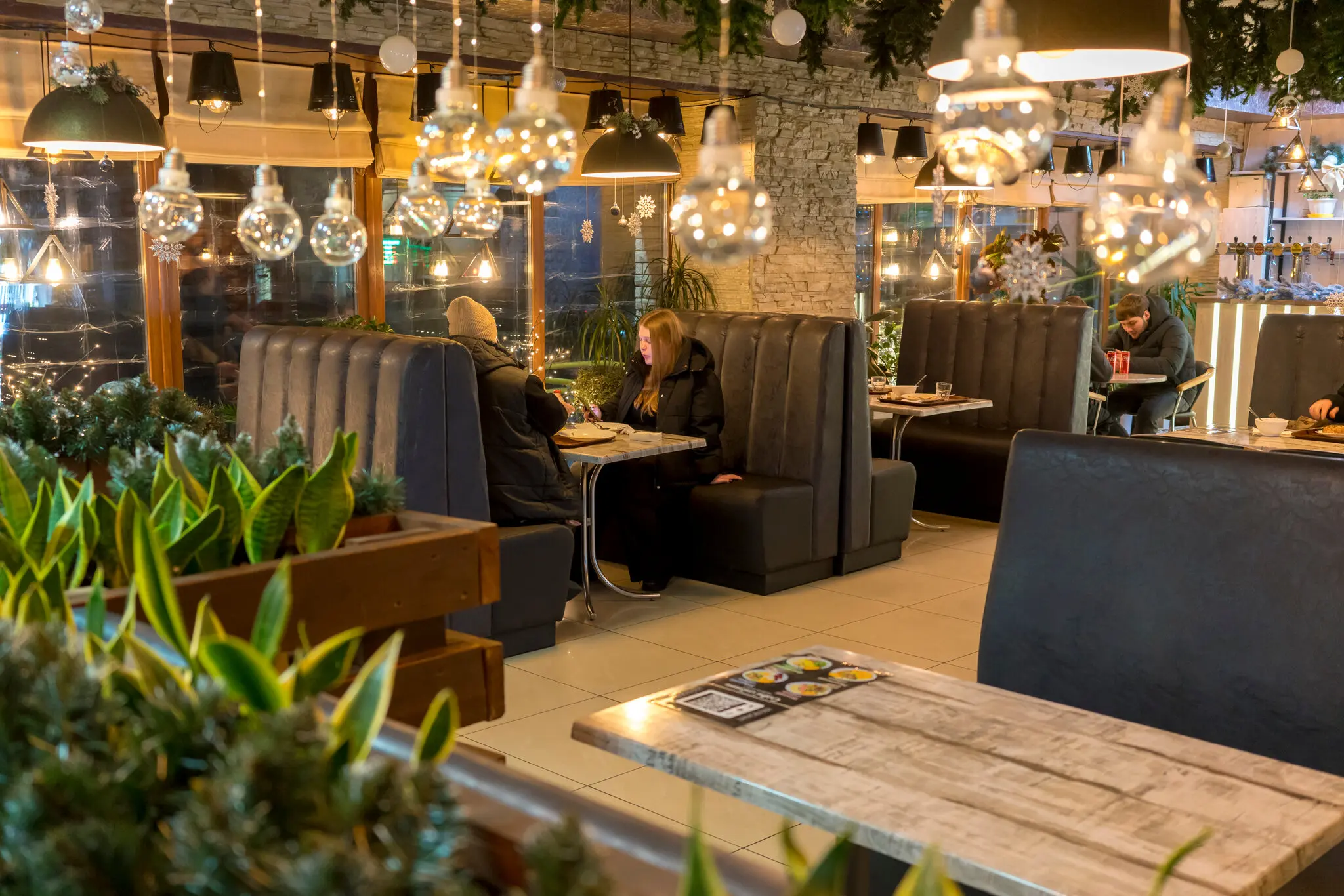 Рибу для суші «Славний Город» закуповують і шоково заморожують у Києві, перед восьмигодинною дорогою по суші в охолоджених контейнерах.